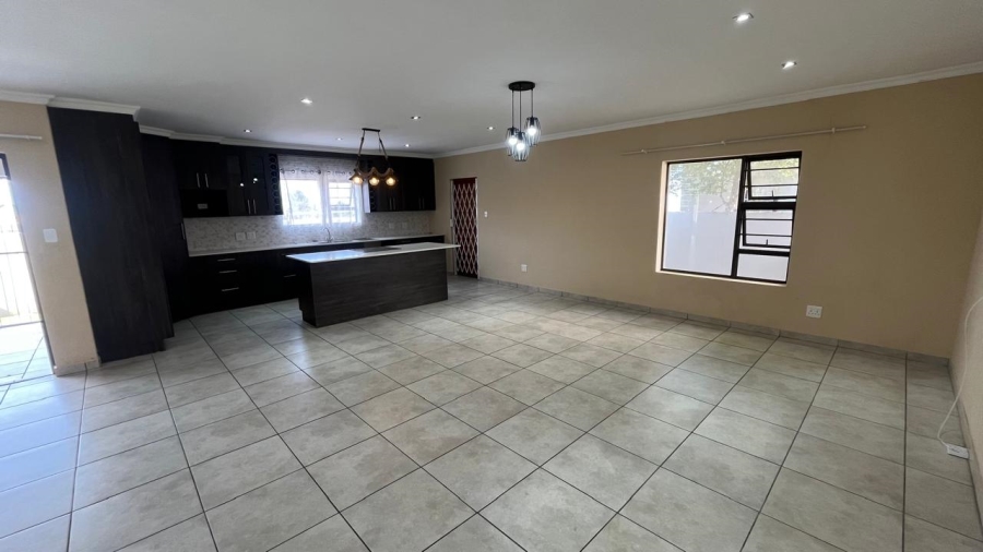 To Let 4 Bedroom Property for Rent in Fountains Estate Eastern Cape